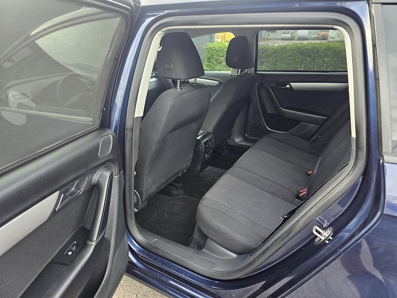 Volkswagen Passat 1.4 TSI 90kW,NAVI,VÝHŘEVY - fotka 37 z 50