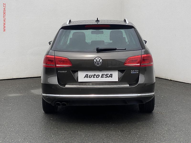 Volkswagen Passat (2014) 2.0 TDi, Highline, bixen, - fotka 5 z 19