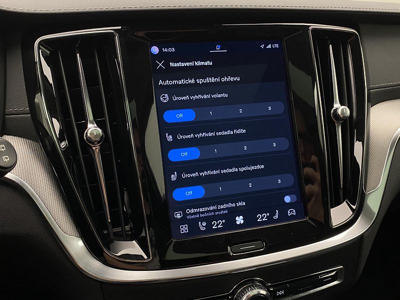 Volvo V60 T6 RECHARGE BRIGHT ULTIMATE CZ - fotka 48 z 65