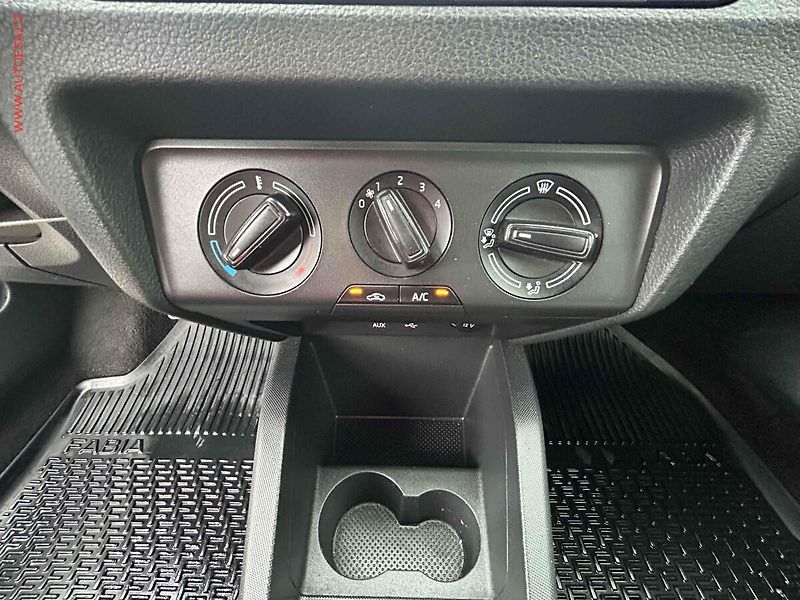 Škoda Fabia (2015) 1.4 TDi, ČR, AC, temp - fotka 14 z 15