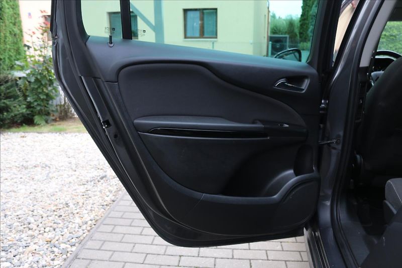 Opel Zafira 1,4 Tourer, Turbo, DSG, 7míst - fotka 30 z 38