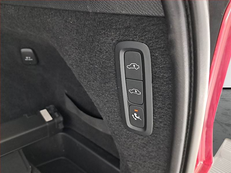 Volvo XC90 (2015) D5 AWD - fotka 29 z 29