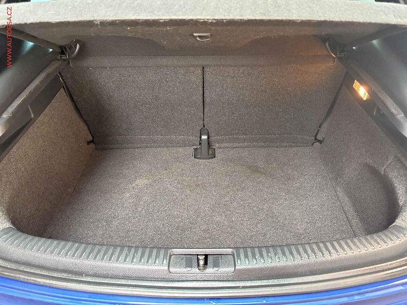 Volkswagen Scirocco (2009) 2.0 TDI, AC - fotka 7 z 15
