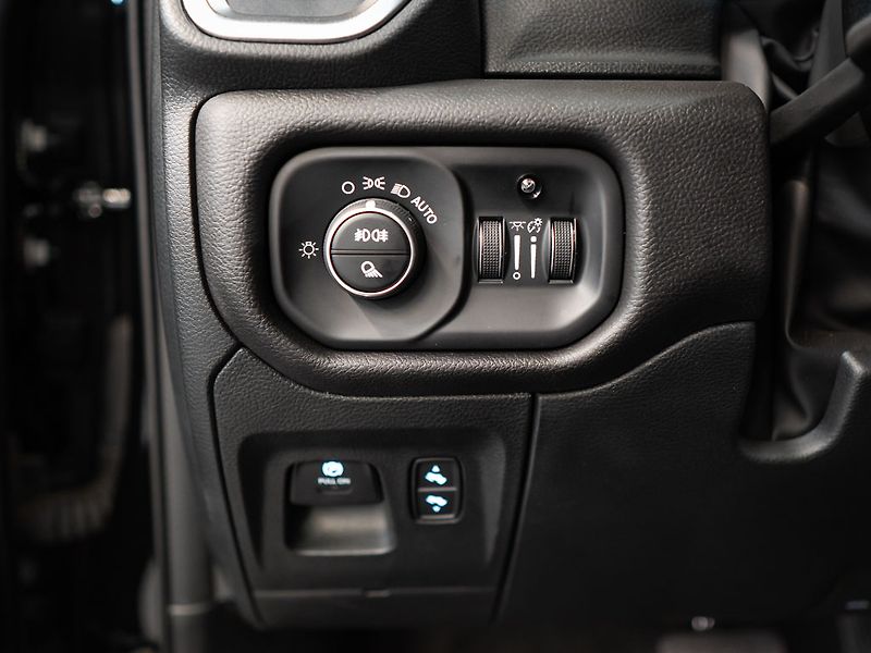 Dodge RAM (2025) 5.7 V8 Laramie 6 LIFT LPG - fotka 24 z 40