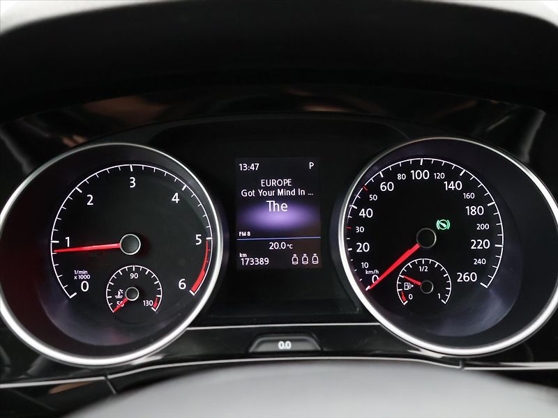 Volkswagen Touran 2,0 TDI 110kW Highline DSG DPH - fotka 18 z 33