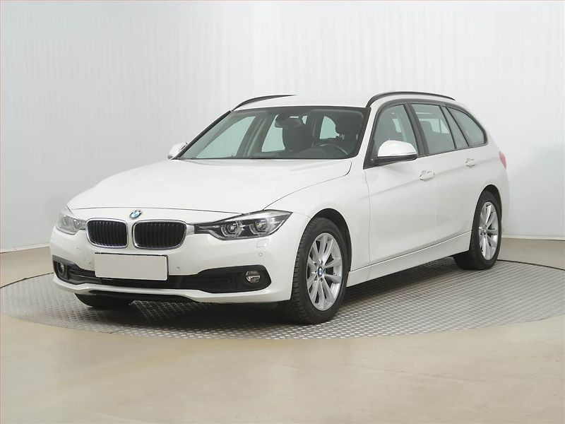 BMW Řada 3 (2018) 318 d, Automat, Serv.kniha - fotka 2 z 16