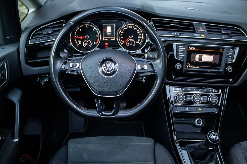 Volkswagen Touran 2.0 TDI, 110kW - fotka 17 z 45