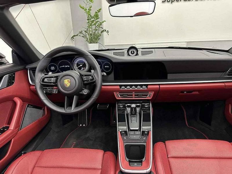 Rolls-Royce Phantom Drophead Coupé.