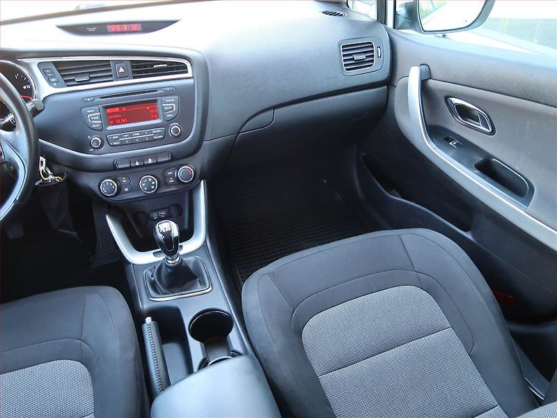 Kia Ceed (2016) 1.4 CVVT, Serv.kniha, Tempomat - fotka 8 z 16