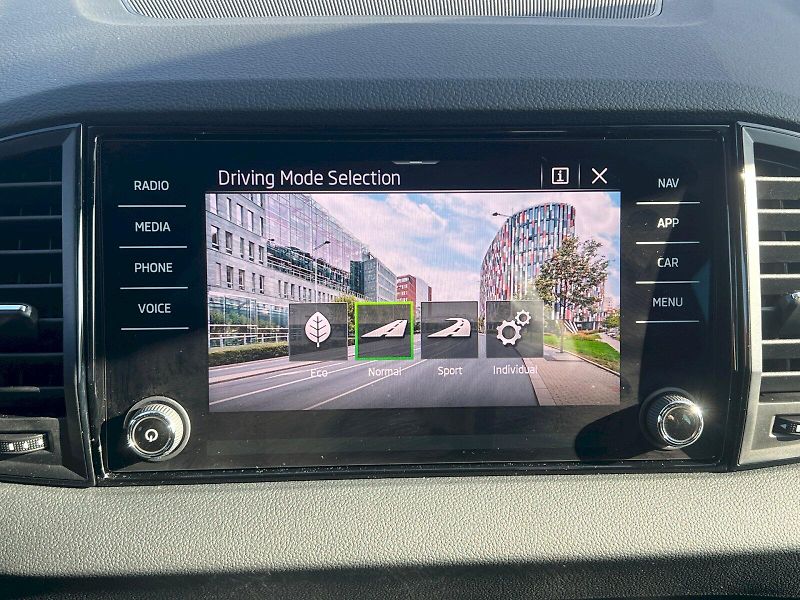Škoda Karoq (2025) Sportline 1.5TSi 110kW 7°autom - fotka 25 z 30