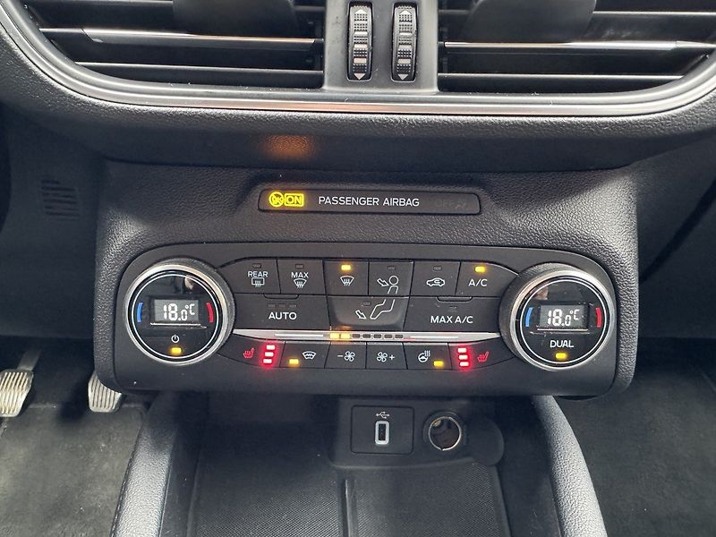 Ford Focus (2018) 2.0TDCi Titanium LED Kamera - fotka 9 z 49