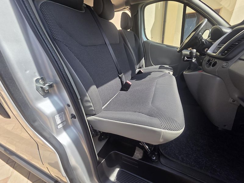 Opel Vivaro (2011) 2.0CDTI 84Kw  9-Míst - fotka 21 z 40