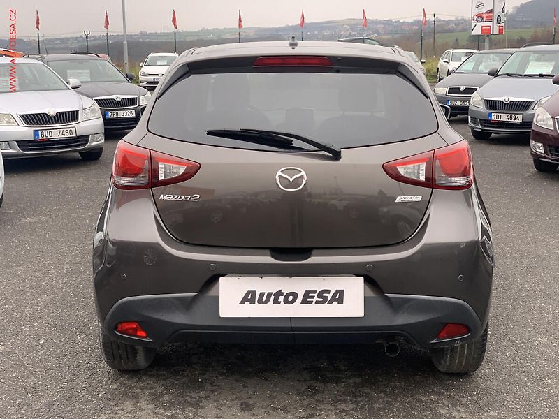 Mazda 2 (2016) 1.5 D, AC, park.čidla - fotka 5 z 18