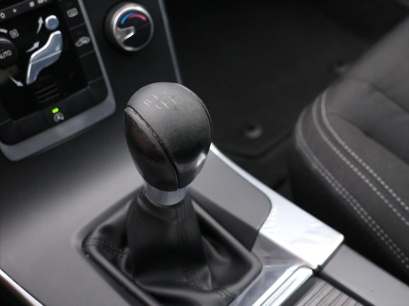 Volvo V60 1,6 D2 84kW Kinetic - fotka 24 z 33
