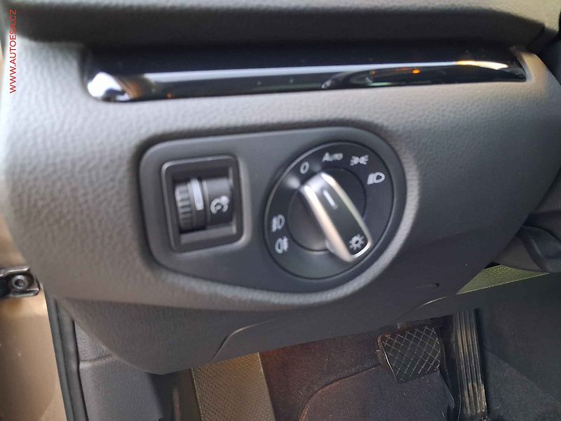 Volkswagen Sharan (2016) 2.0TDi 7míst, ČR, DSG, TZ - fotka 15 z 19