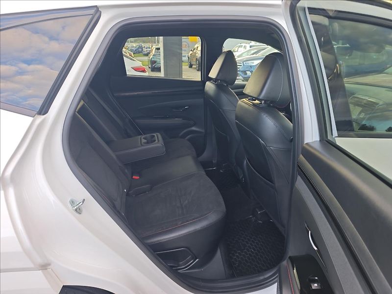 Hyundai Tucson 1,6 T-GDI MHEV 7DCT automat  4 - fotka 13 z 23