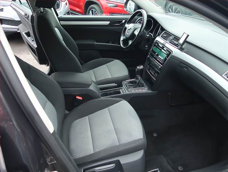 Škoda Superb (2011) 1.4 TSI, Tempomat - fotka 9 z 17