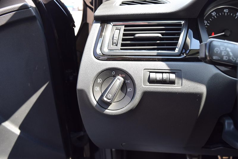 Škoda Rapid (2016) 1.2TSI 81kw STYLE XEN NAVI PAN - fotka 31 z 45