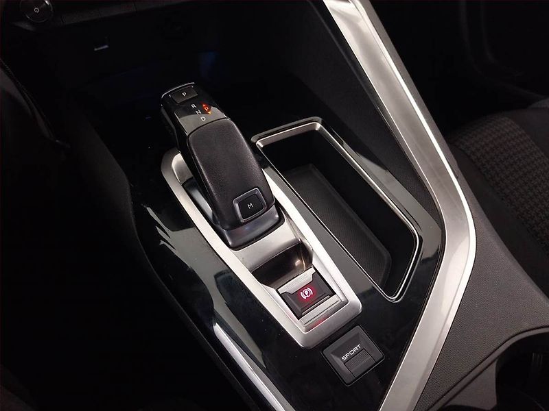 Peugeot 3008 (2018) 1.6 BlueHDi, Automat, Navi - fotka 13 z 20