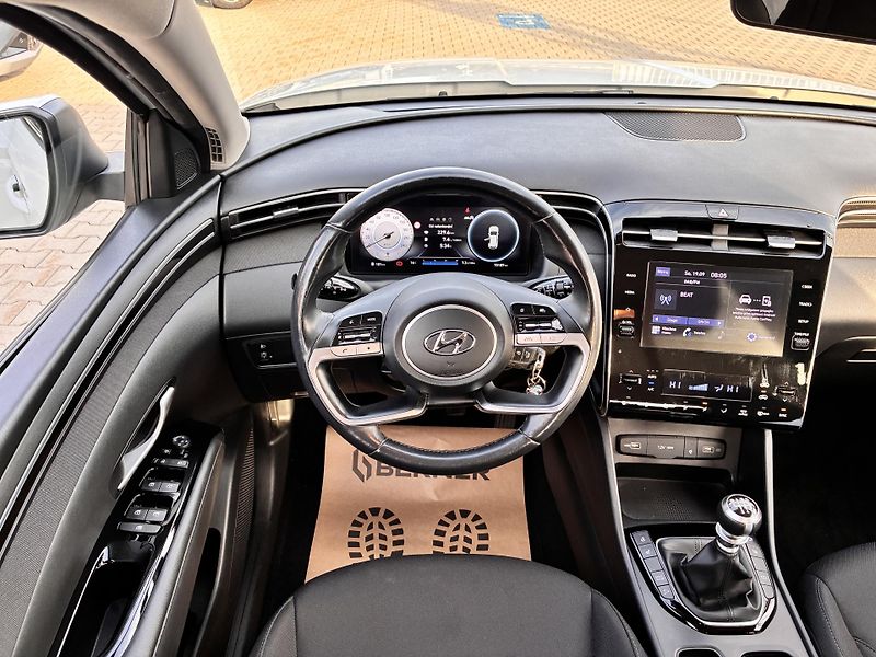 Hyundai Tucson 1,6T-GDi 110kW SMART REZERVACE - fotka 16 z 30