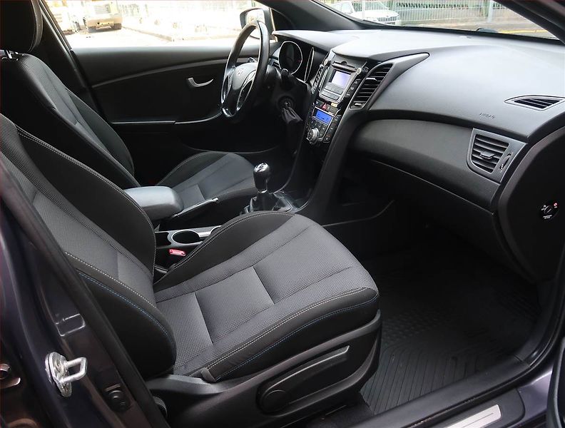 Hyundai i30 (2016) 1.6 GDI, ČR,1.maj, Serv.kniha - fotka 9 z 16