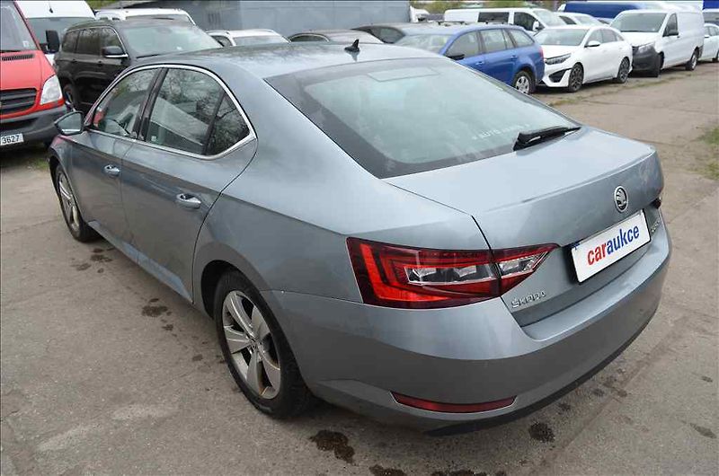 Škoda Superb (2017) 2,0 TDI AMBITION - fotka 6 z 19