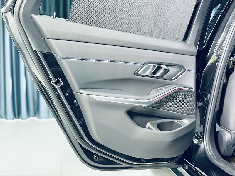 BMW Řada 3 (2023) 330d*xDRIVE*M-PAKET*ZÁR*TAŽNÉ - fotka 31 z 41