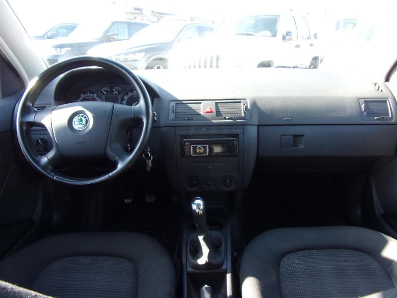 Škoda Fabia (2004) 1.2 HTP 47kW VÝBAVA KILOMETRY  - fotka 10 z 19