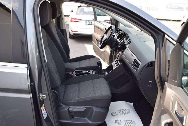 Volkswagen Touran (2017) 1.4TSI 110kw CLBMT 7MÍST TAŽNÉ - fotka 33 z 41