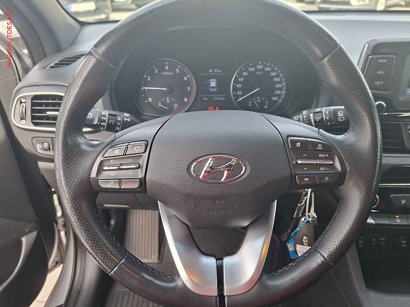 Hyundai i30 (2018) 1.4 TGDi, 2.maj,ČR, AC, tempo - fotka 12 z 19