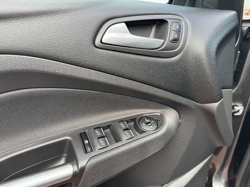 Ford C-MAX (2018) 1.5i Ecoboost Automat Xenony - fotka 27 z 48