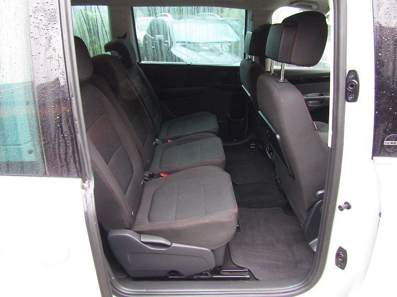 Volkswagen Sharan (2017) 2. 0 TDI 135kW DSG  ACC - fotka 23 z 40