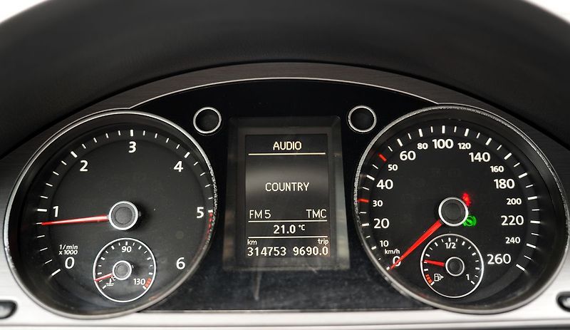 Volkswagen Passat 2.0 TDI DSG 140PS/navigace - fotka 27 z 32