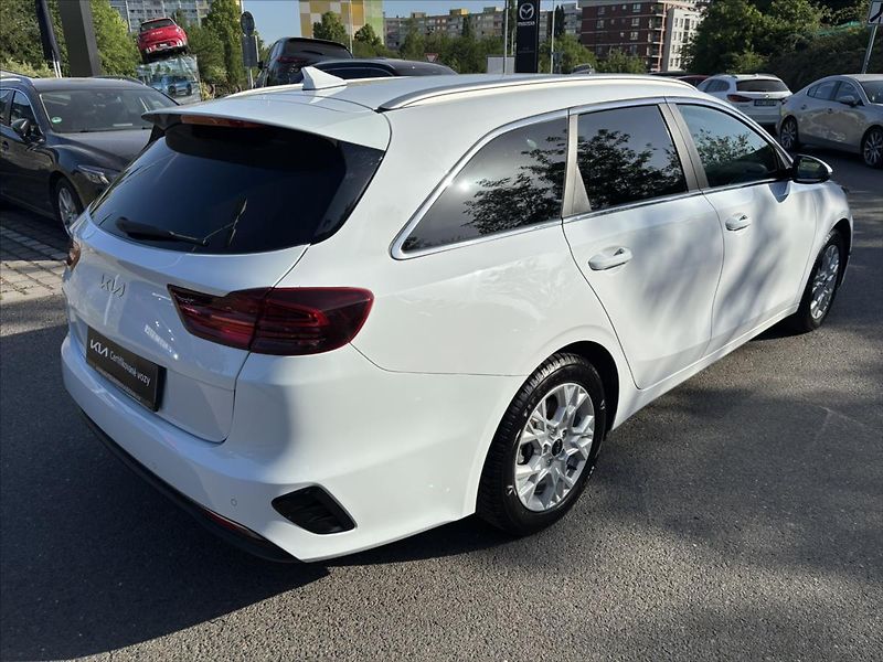 Kia Ceed 1,5 TGDi AT TOP ZÁRUKA ADAPTIV - fotka 5 z 45