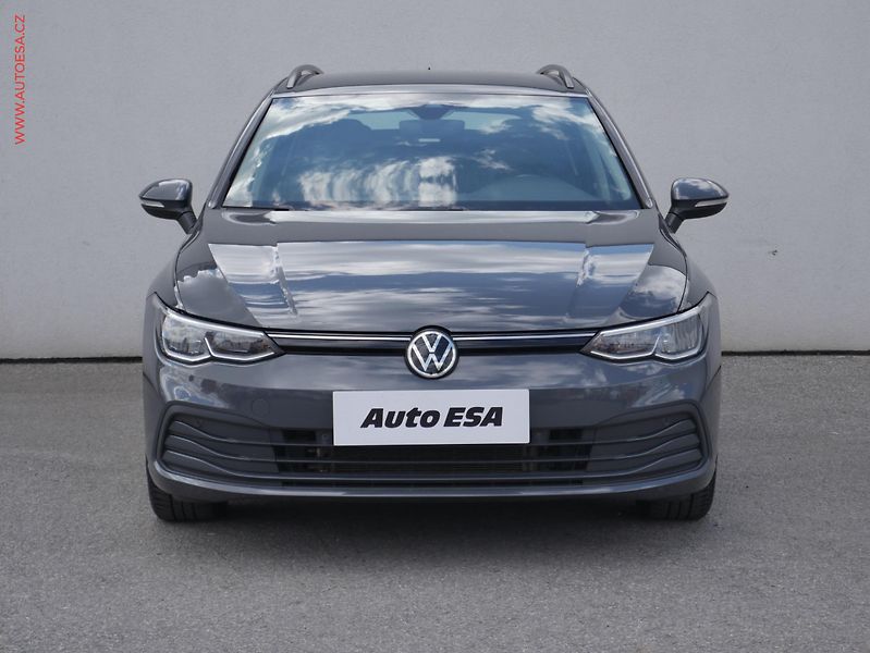 Volkswagen Golf (2021) 1.5 TSi, 2.maj,ČR, Life, LED - fotka 2 z 18