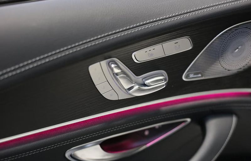Mercedes-Benz AMG GT 43 4M Matrix 360k Hud  - fotka 13 z 31
