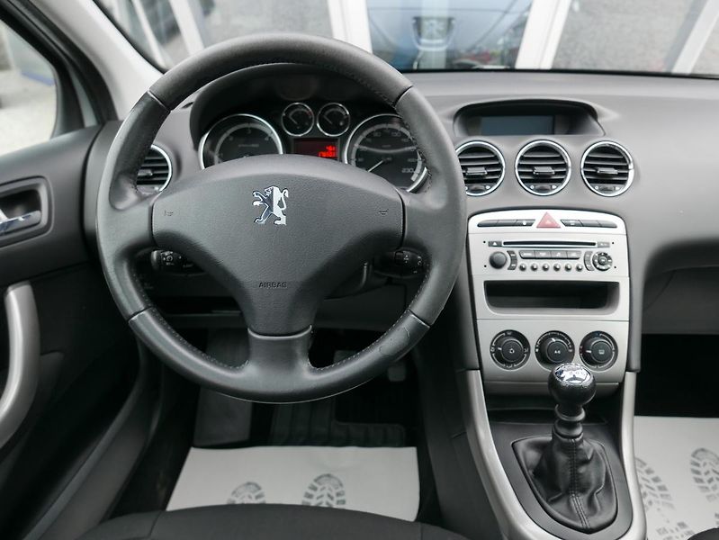 Peugeot 308 1,6 HDI 80kW SW Panorama Sport - fotka 30 z 40