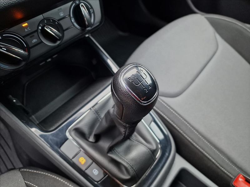 Škoda Fabia 1.0TSI Ambition,ČR,1.Majitel - fotka 35 z 50