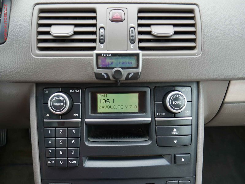Volvo XC90 (2007) 2.4 D5 4x4, ČR, AT, xenon - fotka 15 z 17