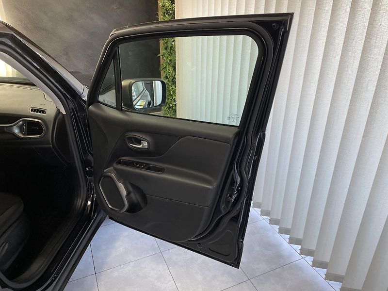 Jeep Renegade 1.0 T 6M ČR 1.MAJ. SERVISKA  - fotka 12 z 27