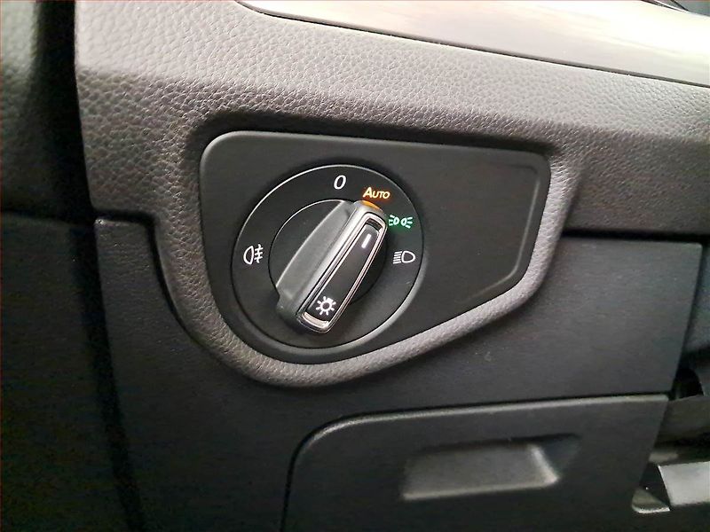 Volkswagen Touran (2020) 1.5 TSI - fotka 22 z 24