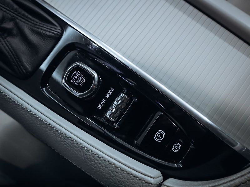 Volvo V90 D5 Momentum 173 kW AWD - fotka 14 z 28