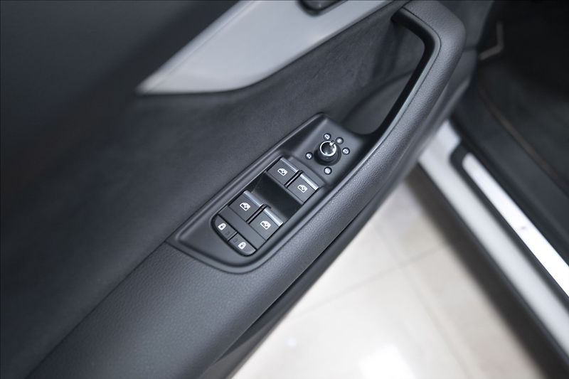Audi Q7 3,0 TDI QUATTRO S-LINE ČR - fotka 17 z 45
