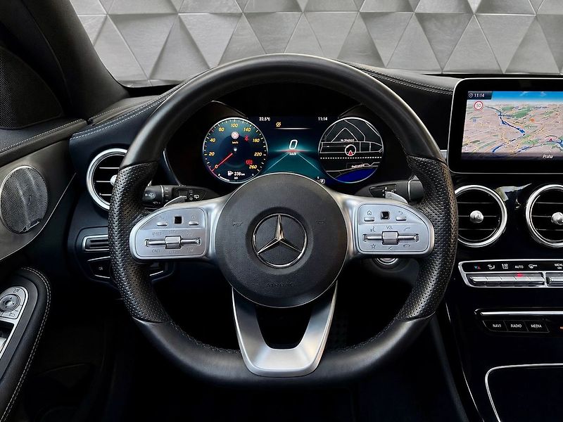 Mercedes-Benz Třídy C 300d AMG, WEBASTO, BURMESTER, - fotka 12 z 22