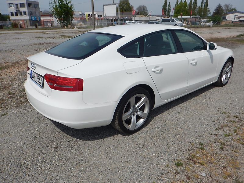Audi A5 2.0 TDI, MANUÁL, DIGIKLIMA - fotka 6 z 29
