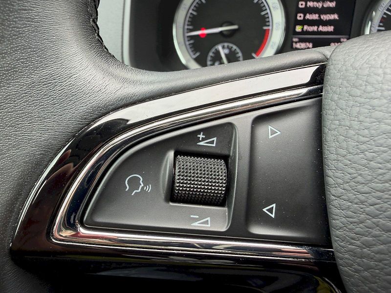 Škoda Karoq (2019) 2.0 TDI 110kW 4x4 Style ACC Si - fotka 12 z 35