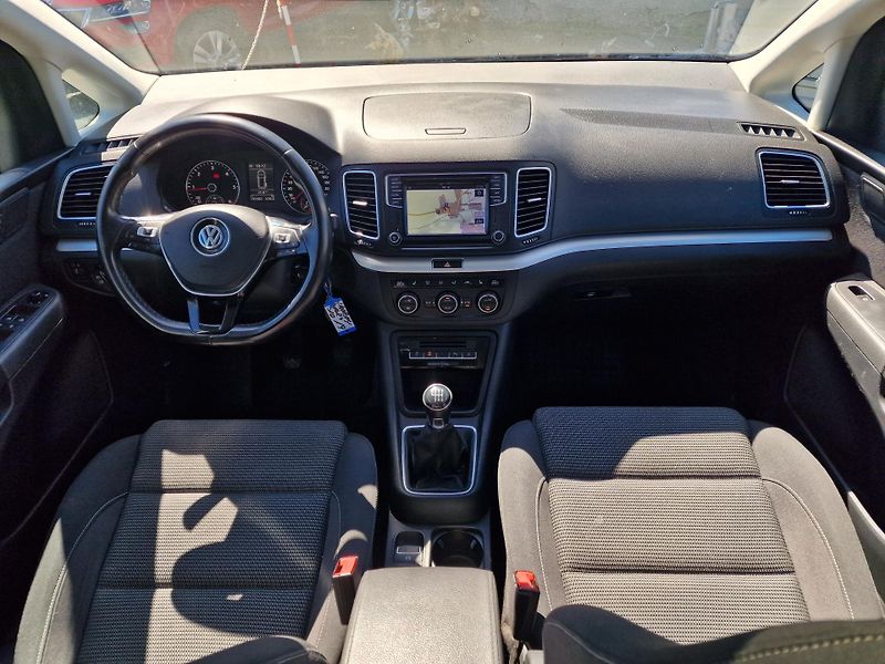 Volkswagen Sharan 2,0TDI 7MÍST KAMERA TAŽNÉ  - fotka 11 z 17