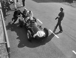 Stirling Moss s vozem Cooper T51 při tréninku na Velkou cenu Holandska v Zandvoortu.