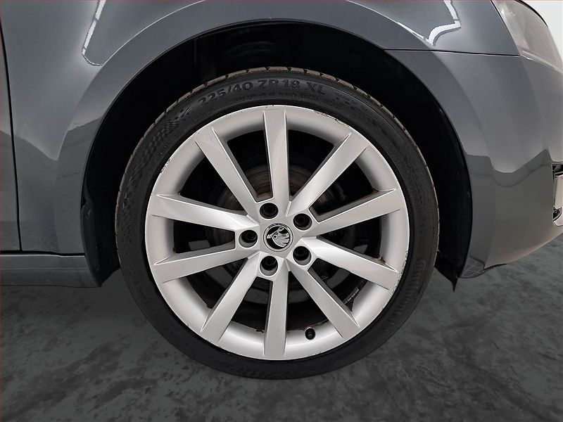 Škoda Octavia (2016) 1.6 TDI, Kůže, Navi, Bi-Xenony - fotka 14 z 20
