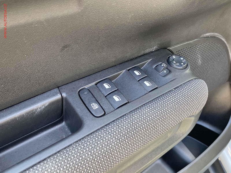 Citroën C3 Aircross (2019) 1.2 PT, RIP CURL, navi, panor - fotka 13 z 17